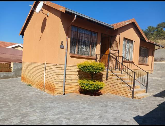3 BEDROOM HOUSE FOR SALE IN TLHABANE WEST